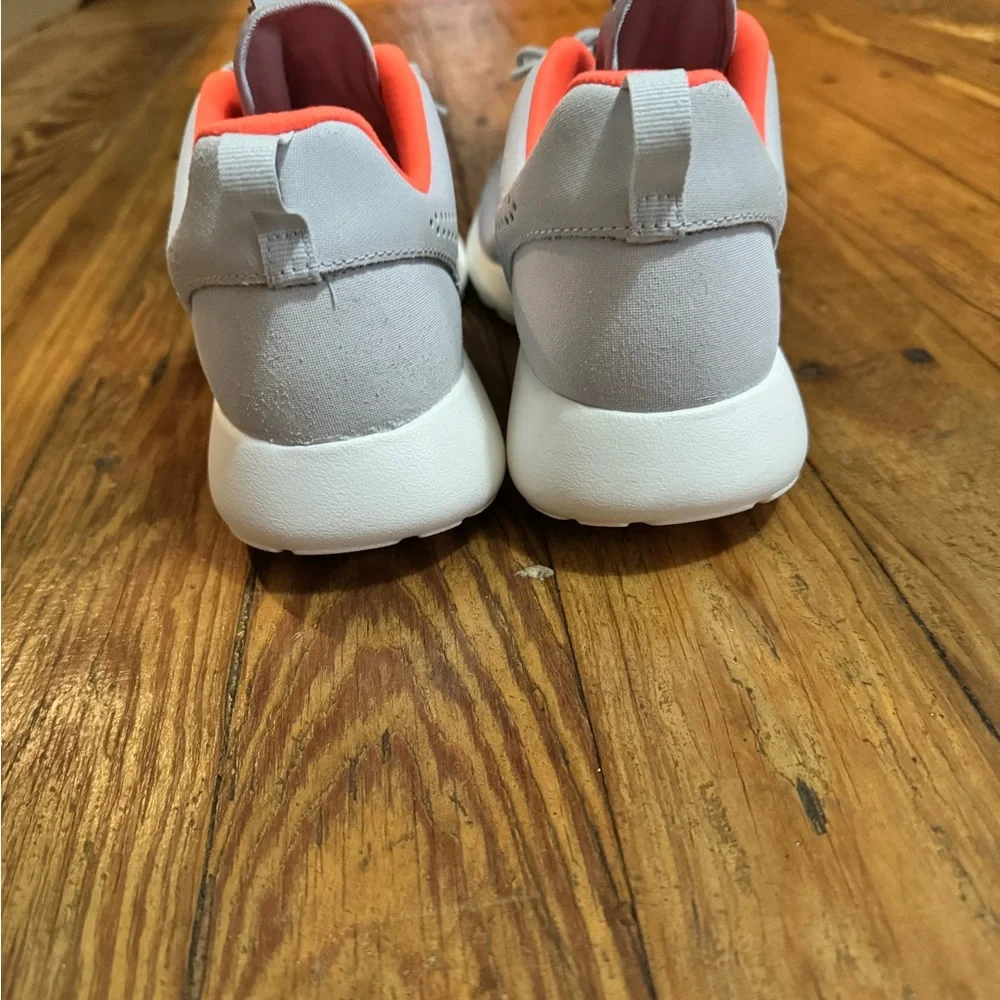 NIKE Mens Roshe One Premium Shoe (Size 8 Pure Platinum/Pure Platinum-Wolf Grey) - Picture 5 of 7